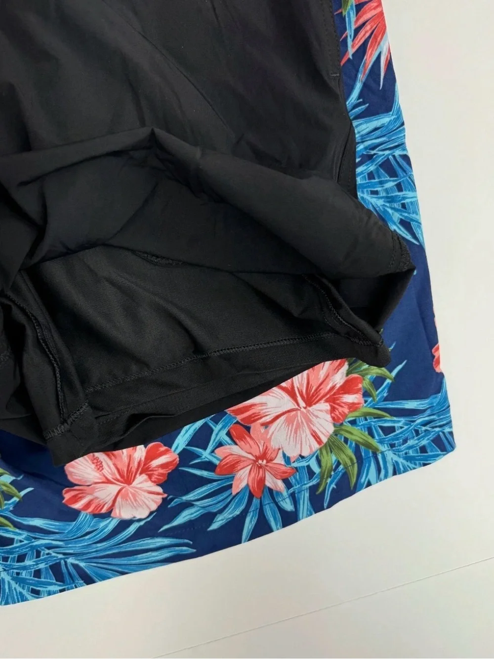 Kirkland Signature Men's Lined Stretch 2 Swim Trunks Tropical / Black Size XL